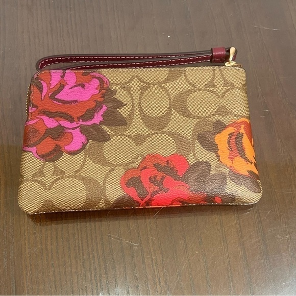 COACH X KAFFE FASSETTE corner zip floral wristlet. Rare limited edition nwt - Picture 10 of 11